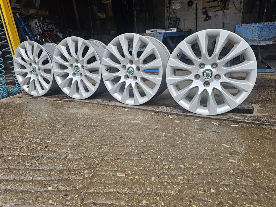 Felgi Aluminiowe Skoda Octavia R17 5x112 ET49 -7.5J