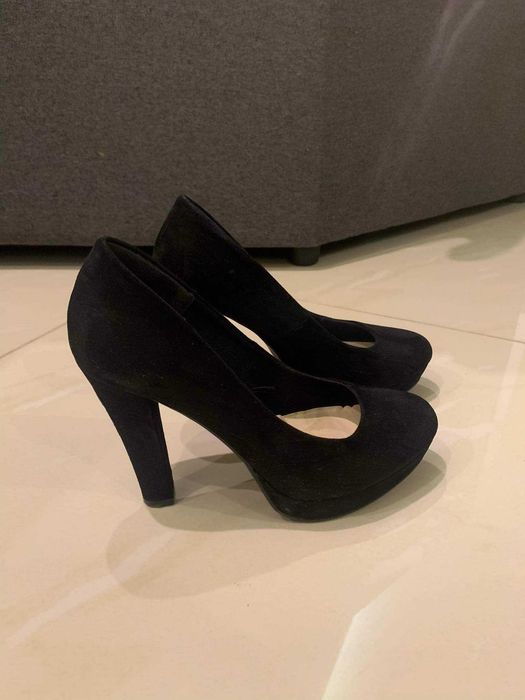 czarne zamszowe buty