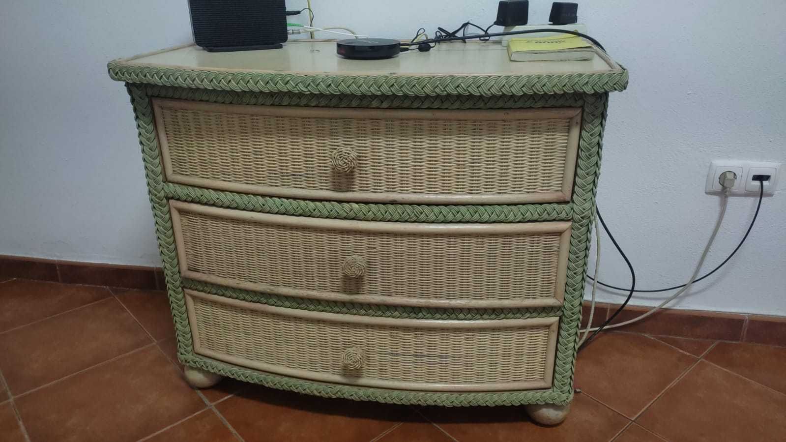 Vendo conjunto de quarto e cozinha por motivos de mudança (urgente)