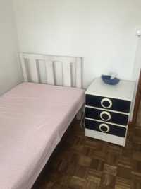 Cama de solteiro S/ estrado e S/ colchão em bom estado