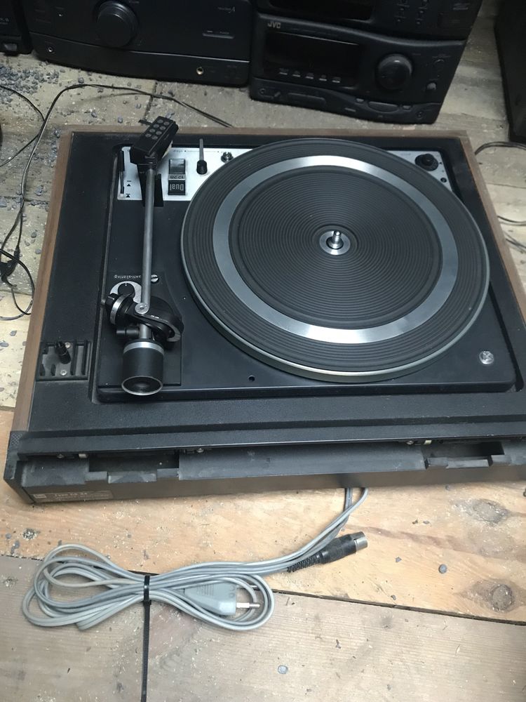 Adapter patefon używany w prl w latach 80-tych sprawny- pęknieta pokry