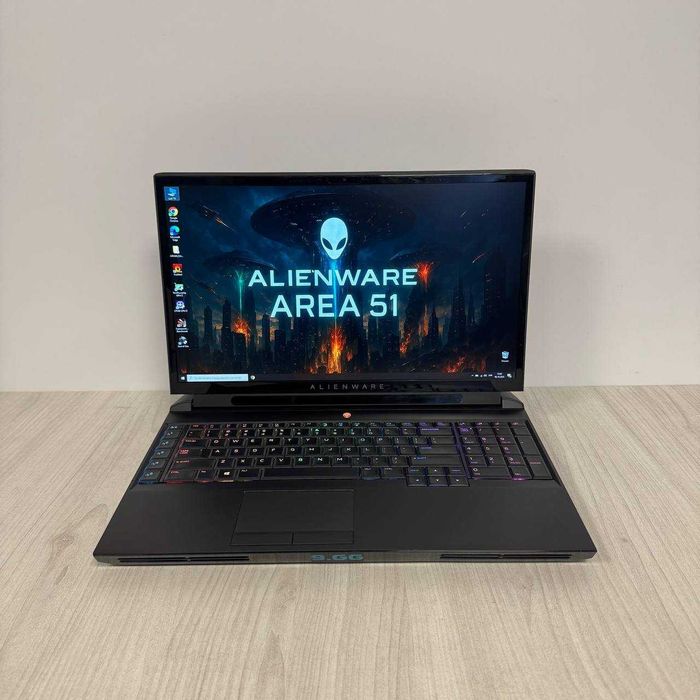Dell Alienware Area-51m 144Hz i7-9700K 32GB SSD 256GB HDD 2TB RTX 2080