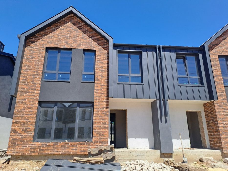 Продаж будинку у ЖК West house.