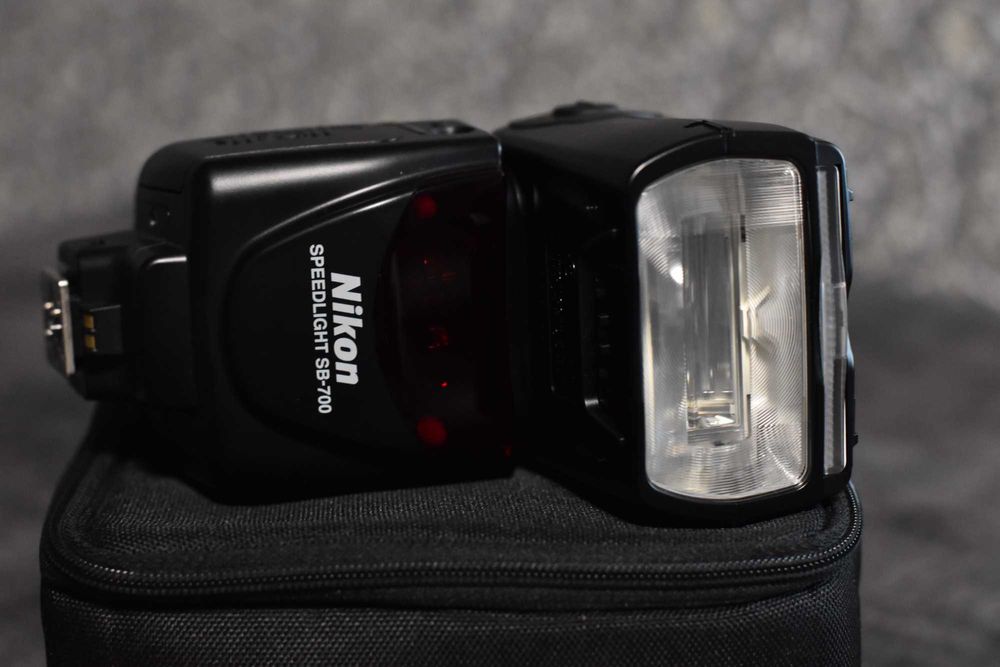 Nikon Speedlight SB-700 спалах як новий
