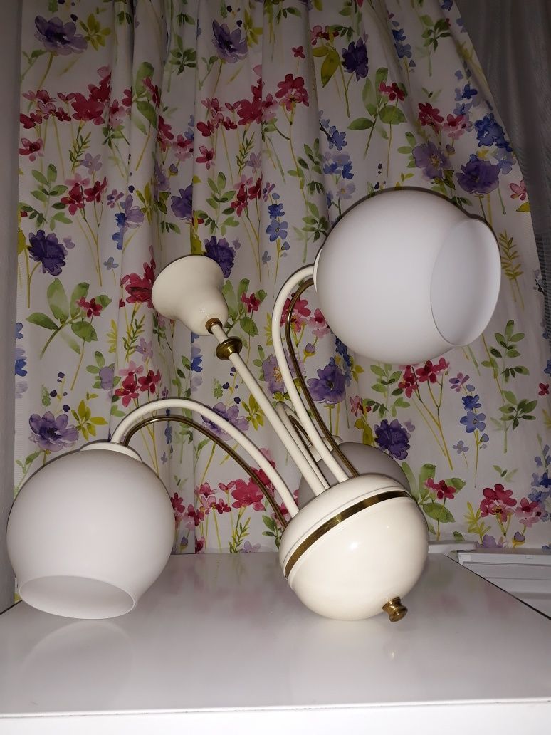 Żyrandol oświetlenie sufitowe lampa wisząca mleczna biel trzy pręty