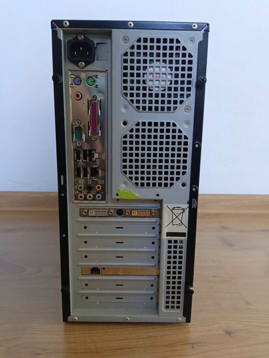 Komputer stacjonarny  AMD Phenom/3GB RAM/Gigabyte
