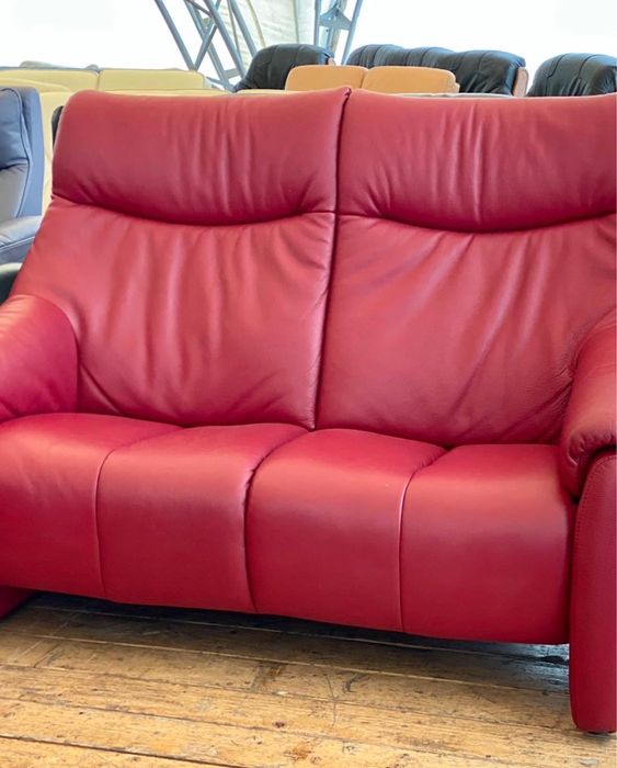 Кожаный, шкіряний диван. Стіл  журнальний  шинуазри,с Европы