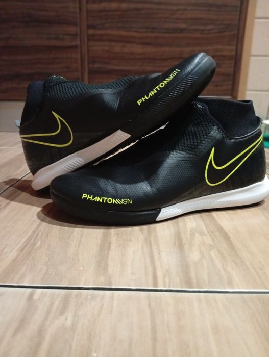 Взуття для футболу Nike  Phantom sn