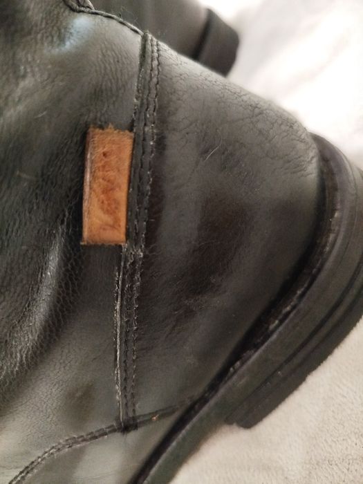 Чоловічі черевики боти від Levi's.