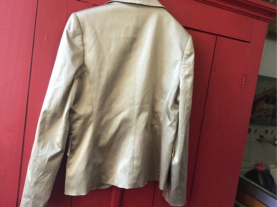 Blazer vintage acetinado da Charles. Tamanho 38. Portes CTT incluídos . Descida de preço.