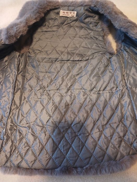 Хутряна жилетка надівчинку