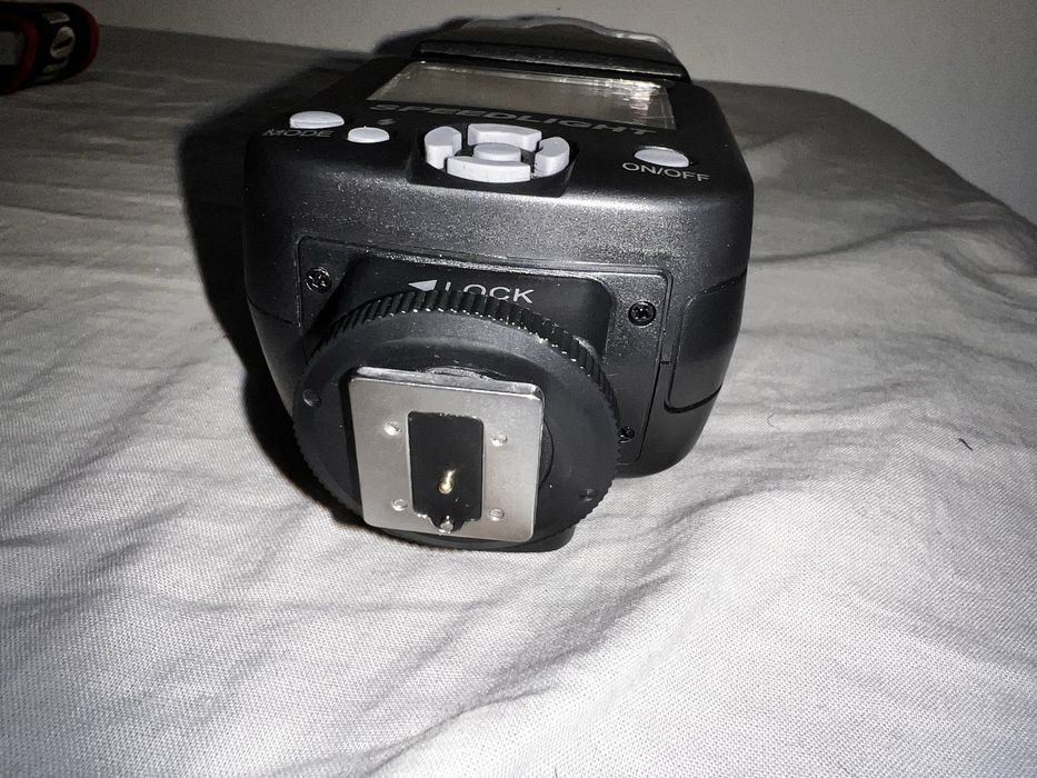 Flash DSLR Triopo SpeedLight TR-950