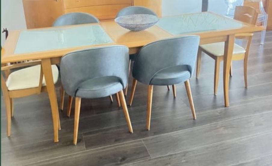 Mesa de madeira macica, design italiano, sem cadeiras! Dispenso burlas