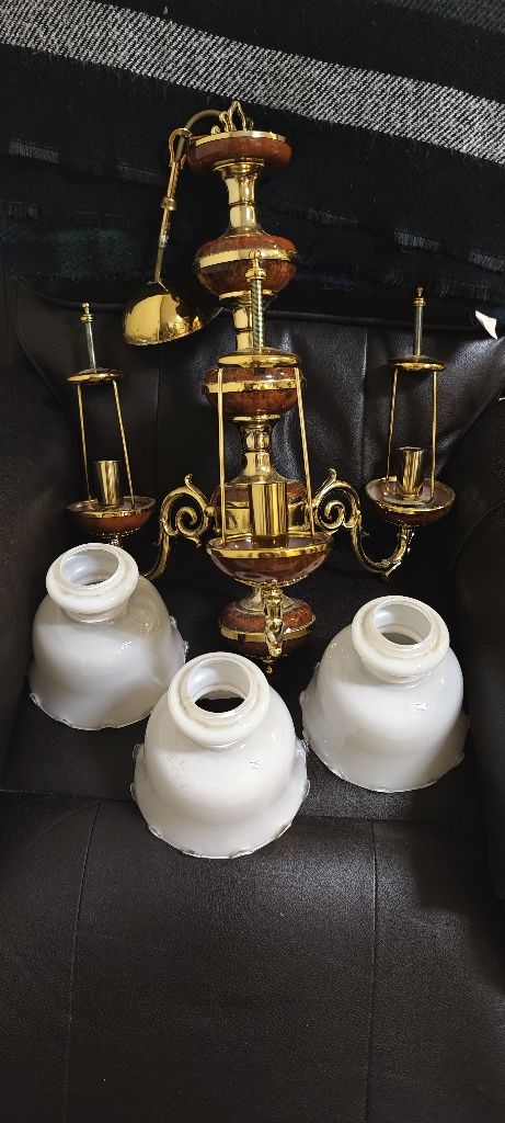 Vendo este candeeiro para sala com três lâmpadas