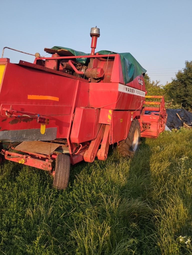 Комбайн Massey Ferguson 440