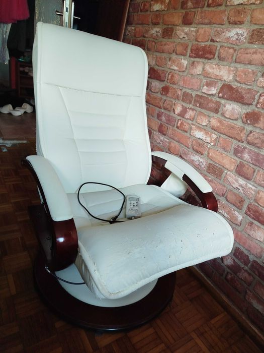 Fotel masujący biały z pilotem