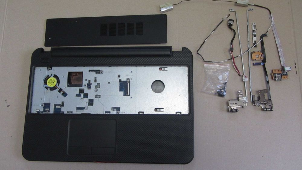 Ноутбук Dell Inspiron 3521 . На запчастини.