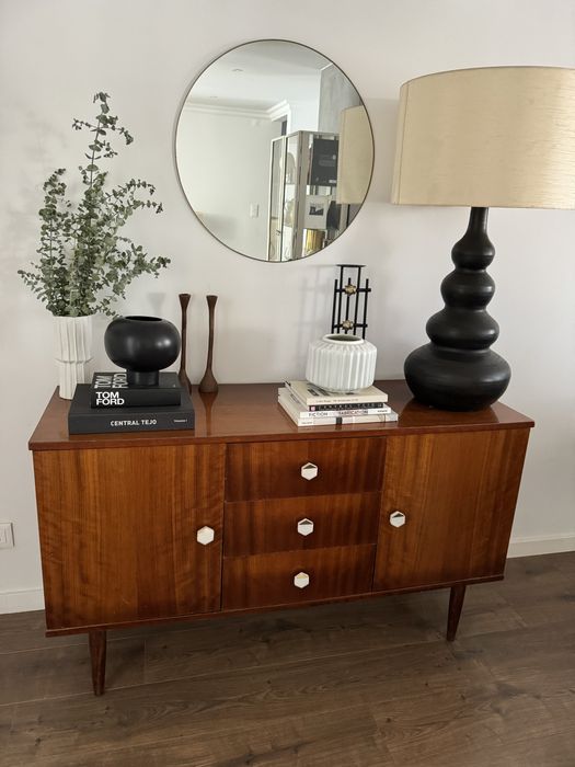 Móvel / Aparador Clássico Envernizado