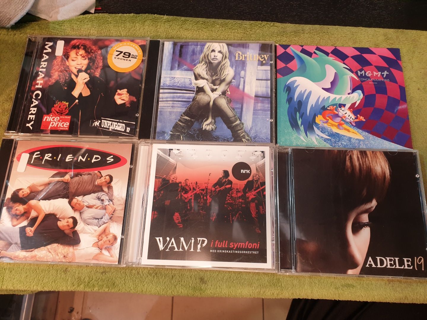 6 płyt CD różni wykonawcy.