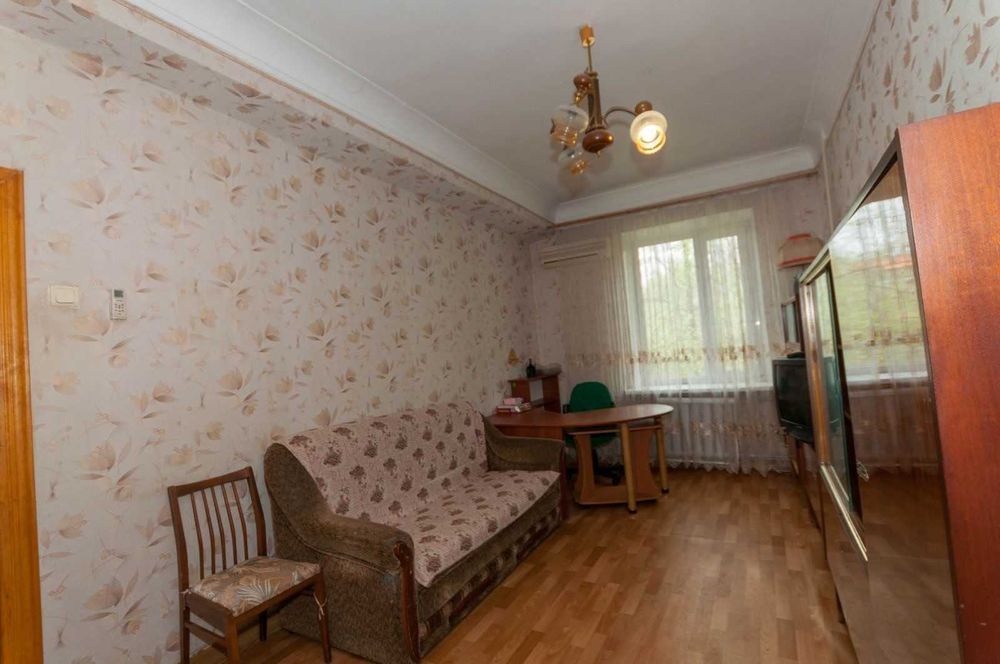 Здається 2-х к. кв. по вул. Воз"єднання Украіни (біля Манежу)