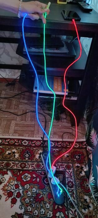 Неоновый ! USB type-c кабель для зарядки , очень эффектно смотрится ,