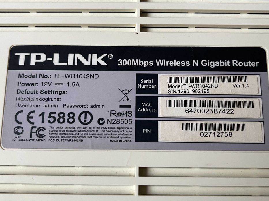 Гигабитный Wi-Fi роутер TL-WR1042ND и D-Link DIR-615.