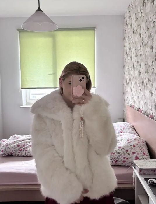 Женская еко шуба молочно белого цвета