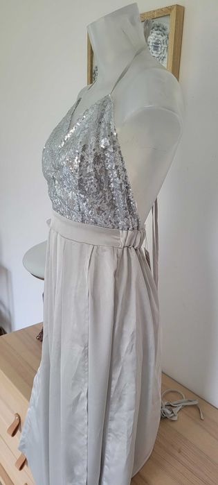 Szara jasna długa sukienka cekiny odkryte plecy Simplee, roz S