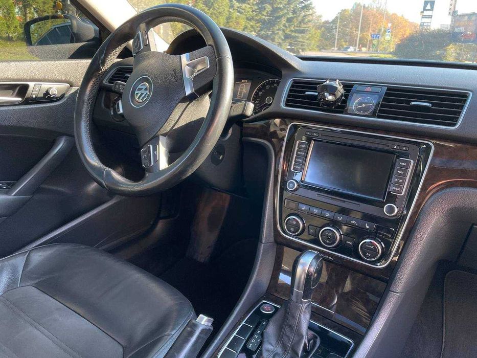 Volkswagen Passat SEL