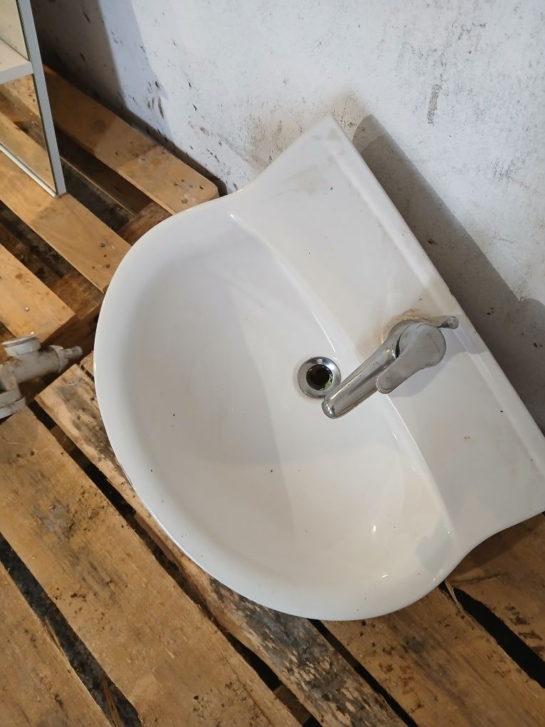 Sprzedam umywalka z baterią wężyki okazja