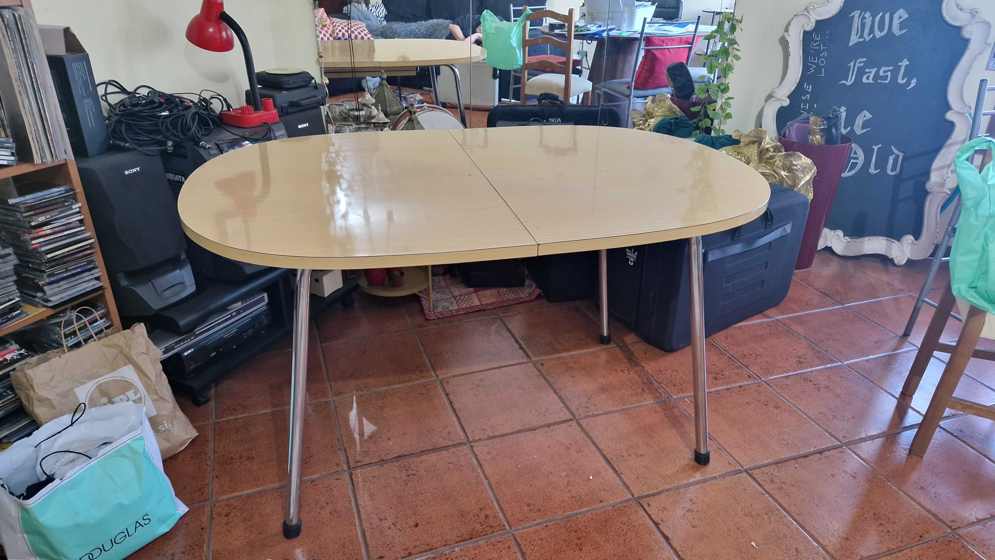 Mesa extensível oval