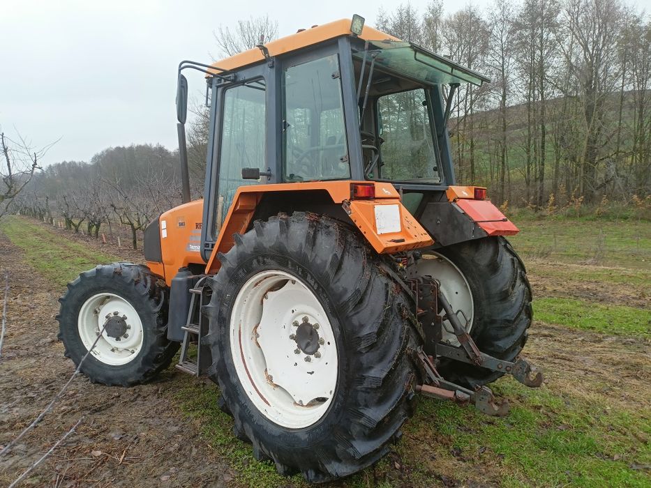 Renault temis 610.   John Deere