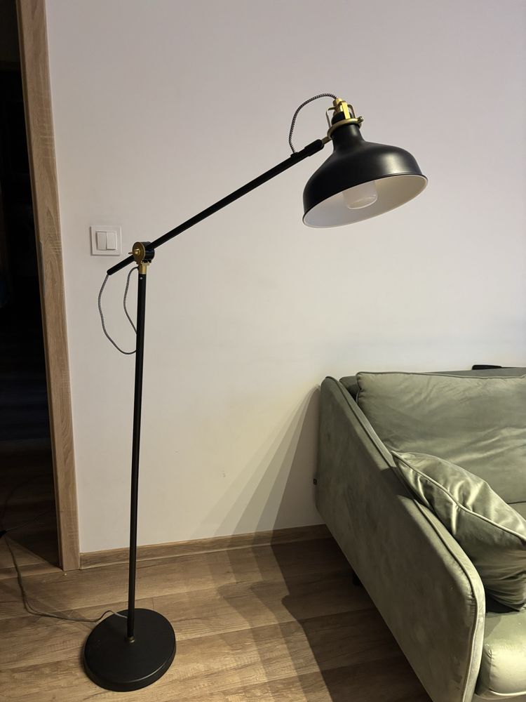 Lampa w idealnym stanie ze zlotymi elementami