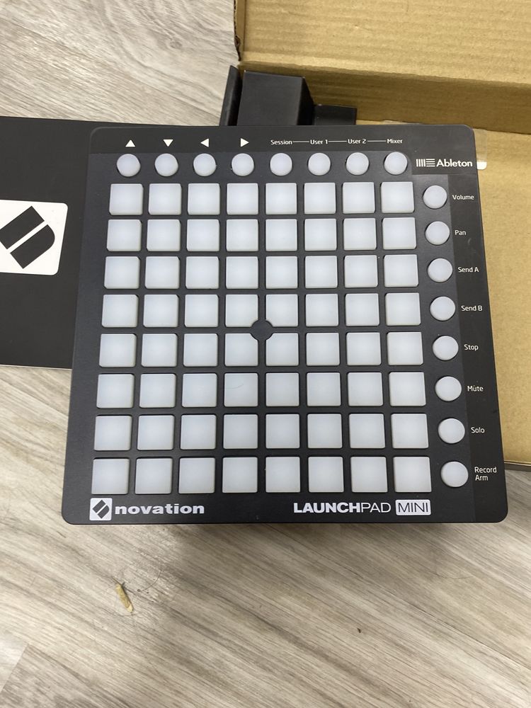 LaunchPad mini. Novation.