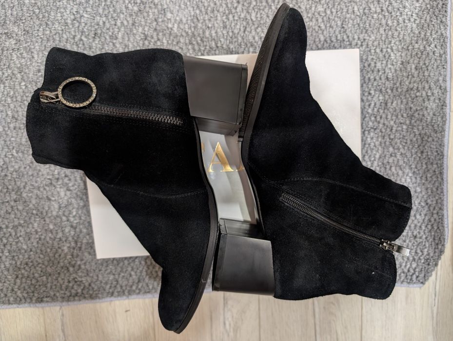 Жіночі замшеві ботильйони 40 розміру