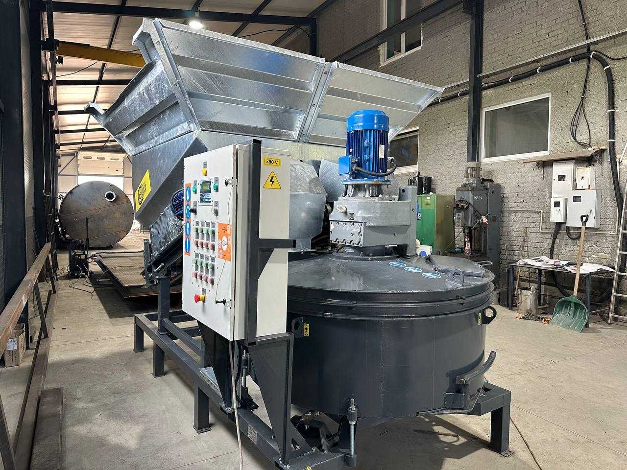 Bunkier luzem 28m3, 4 komory, betonowy agregat 8m3/h, silos