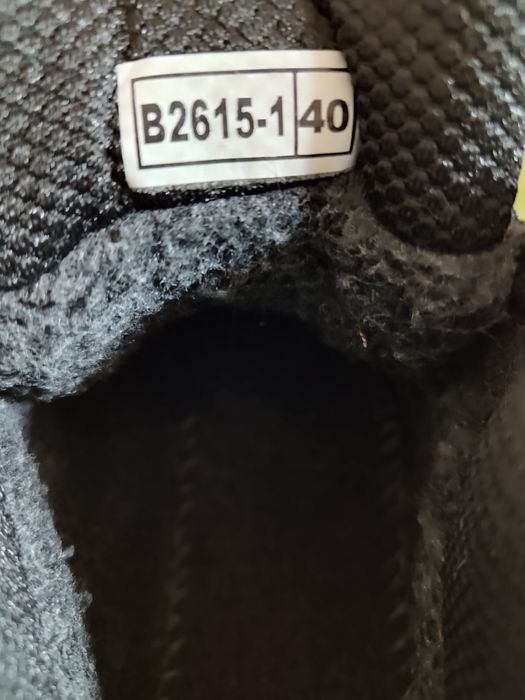 Продам зимние ботинки на подростка