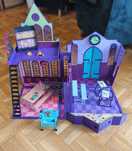 Straszyceum Liceum Monster High składany, przenośny domek