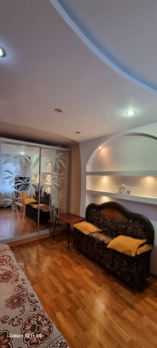 Оренда квартири на Таврійському . Перший поверх .