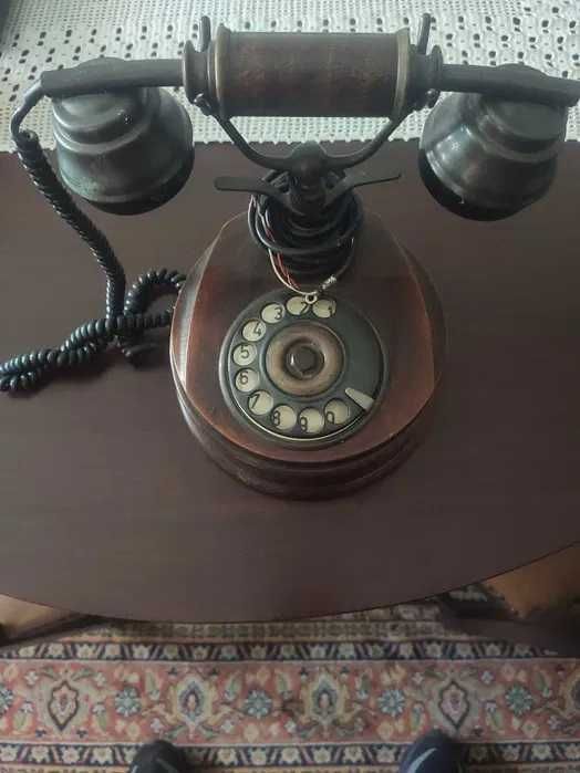 Telefone em Madeira