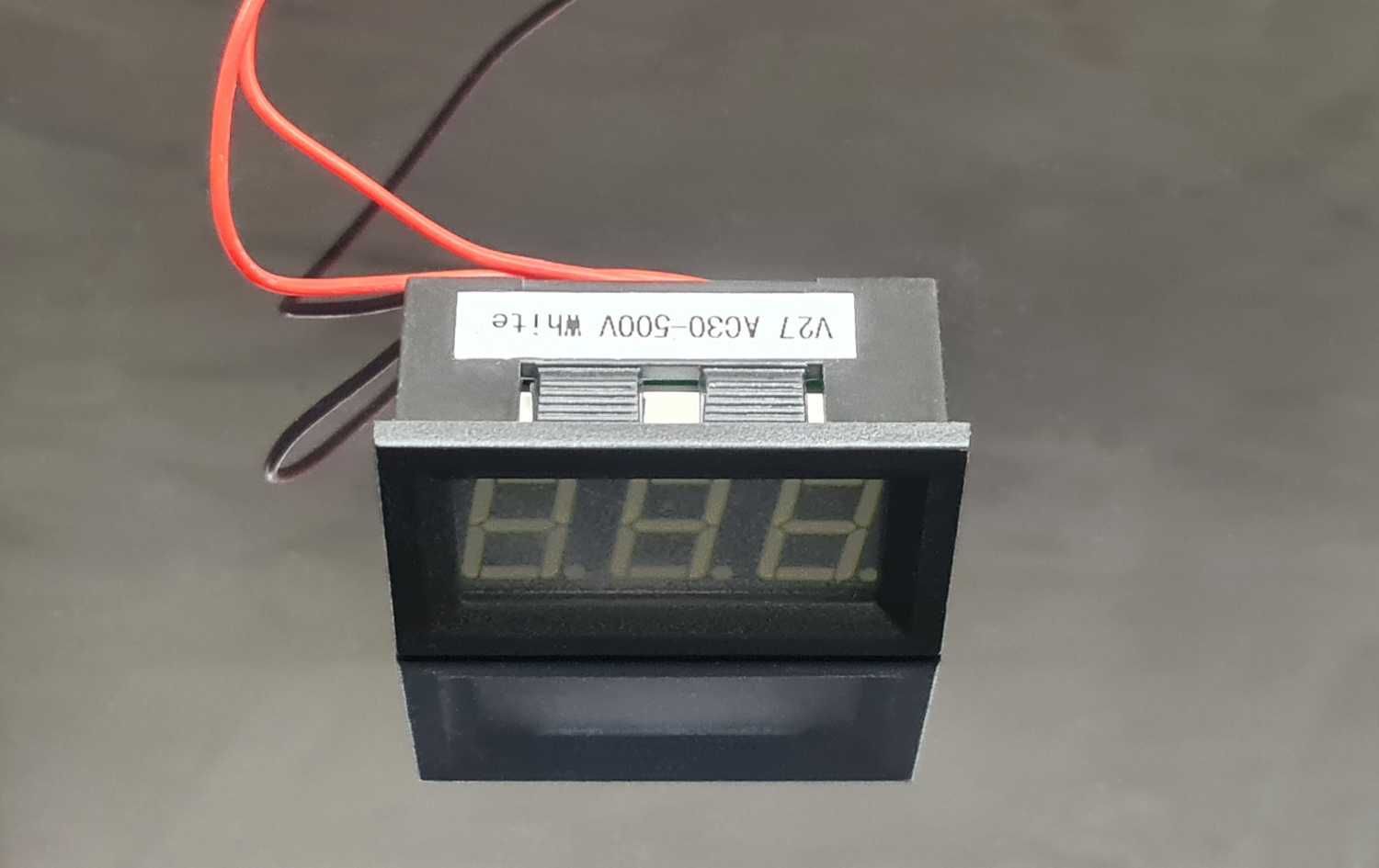 Panelowy, tablicowy cyfrowy woltomierz AC 30-500V~ (biały LED 0.56'')