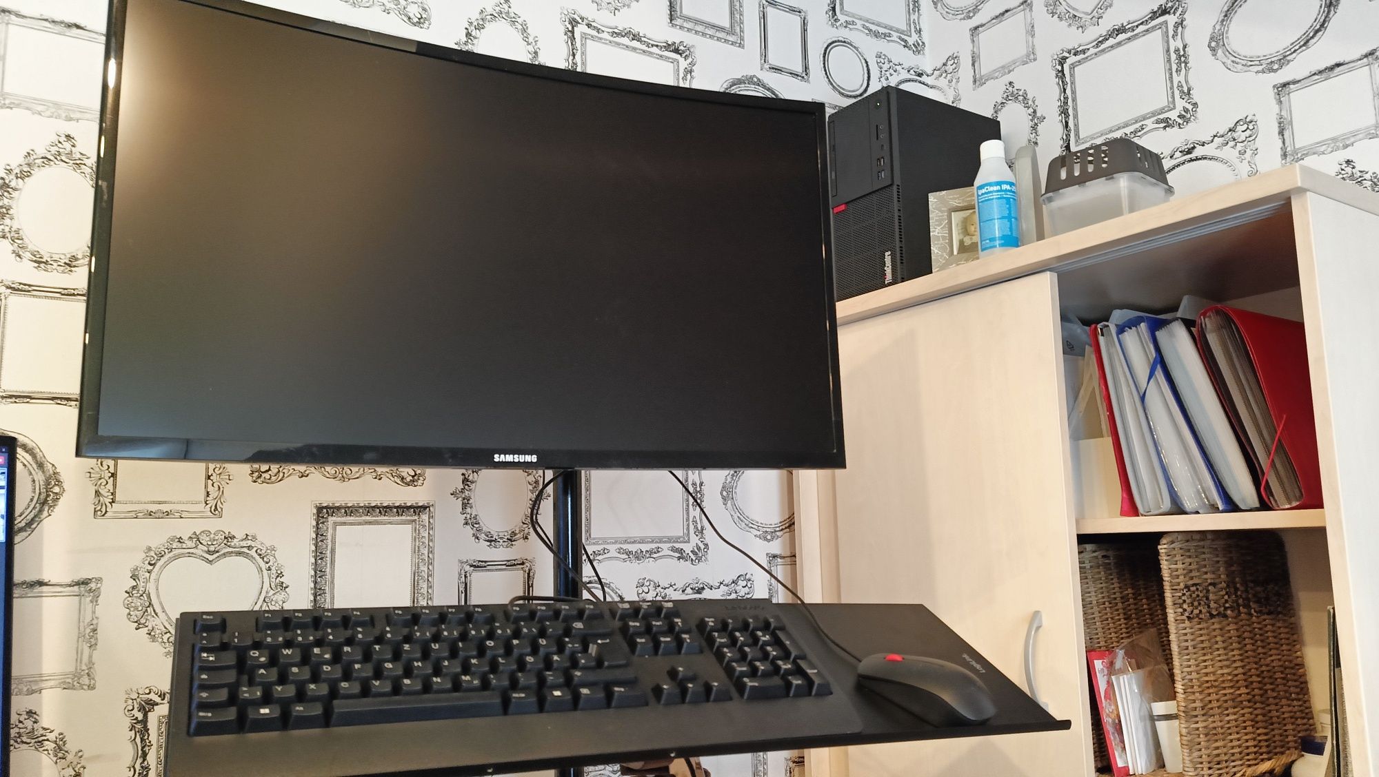 Uchwyt biurkowy z ekranem Samsung 27" i miejsce na myszkę + klawiaturę