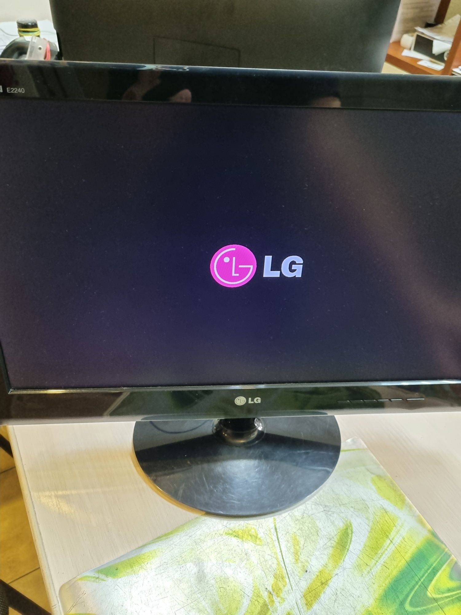 Продам монітор LG Flatron E2240. 22".