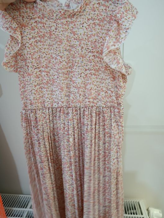 Śliczna sukienka rozm 140-146