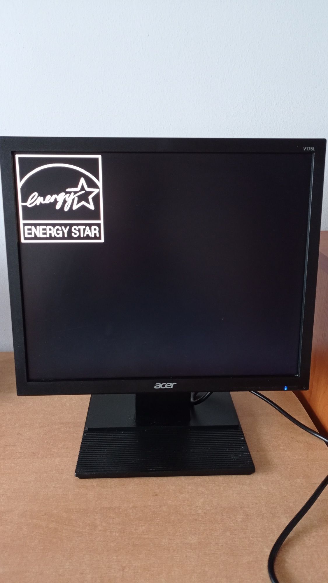 Monitor Acer V176L LCD Display, Black +  okablowania