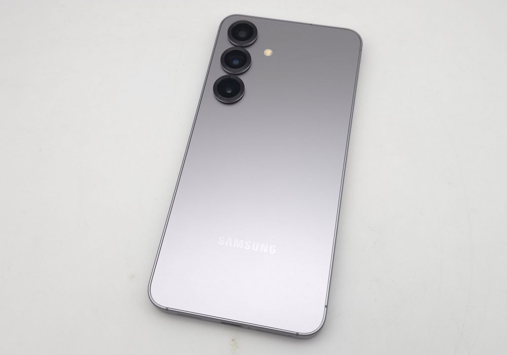 Новый Samsung Galaxy S25 12/256GB Silver (SM-S931U1) Snapdragon8 Elite