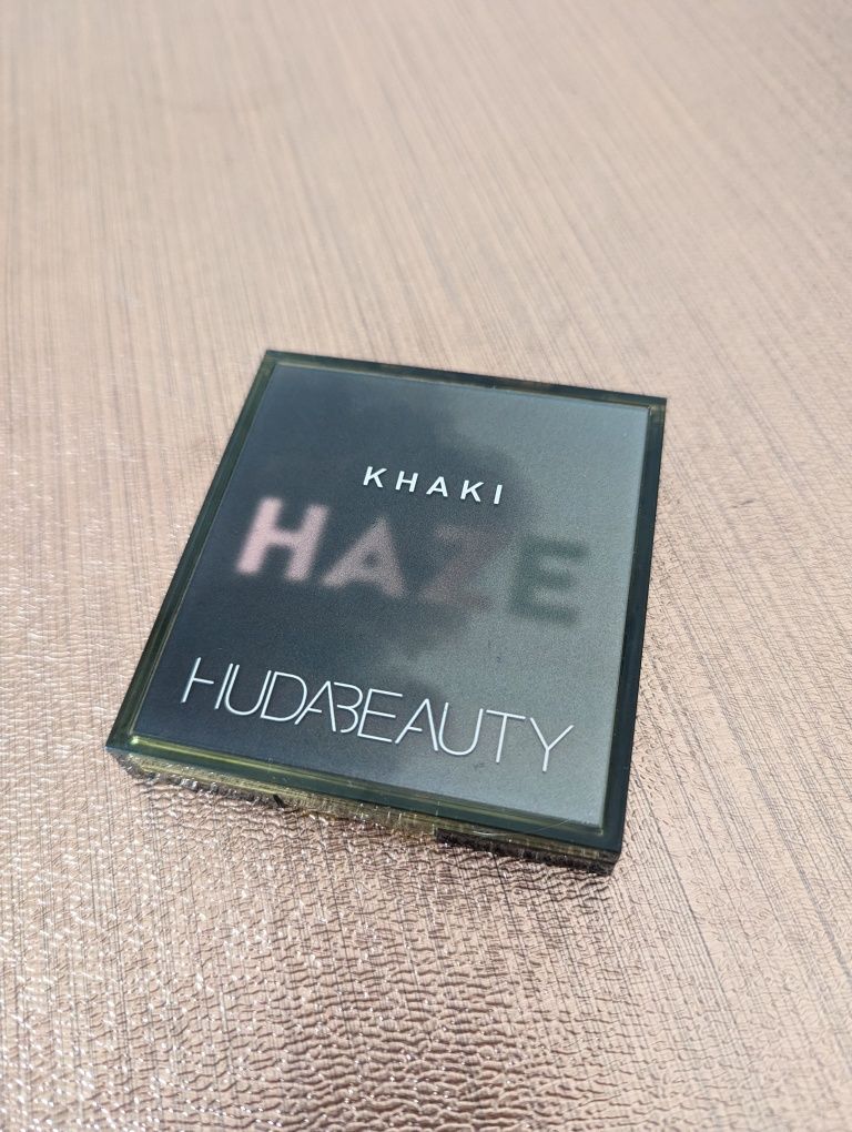 Huda Beauty Haze Obsession Khaki