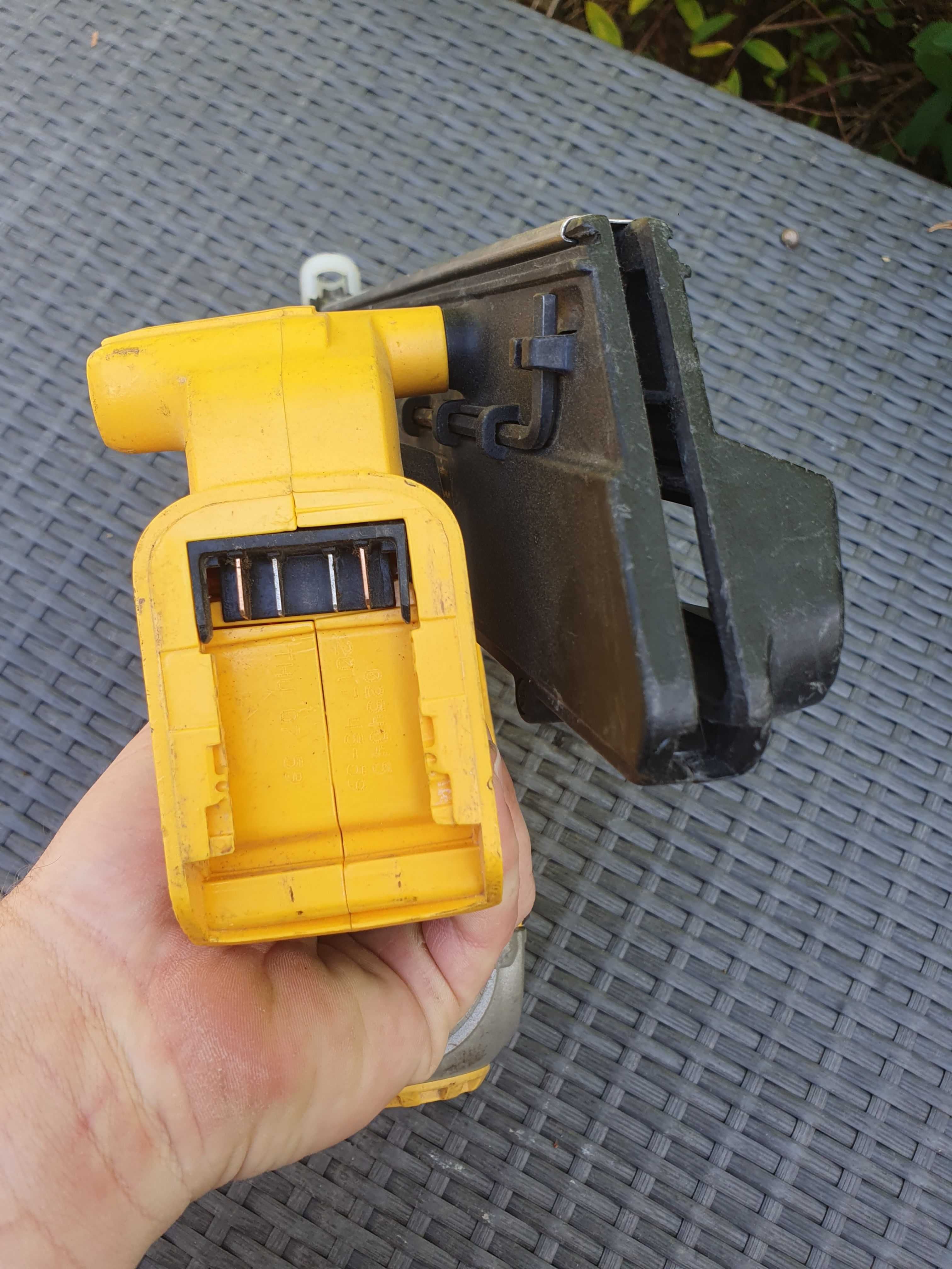 Gwozdziarka akumulatorowa DeWalt DCN692 w pelni sprawna