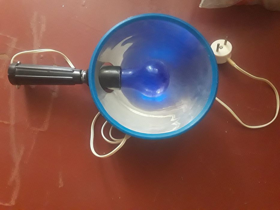 Синяя лампа, банки стекл. медицинские