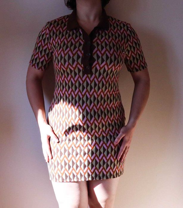 ZARA Коричнево-рожева сукня з геометричним візерунком, аля 80-ті